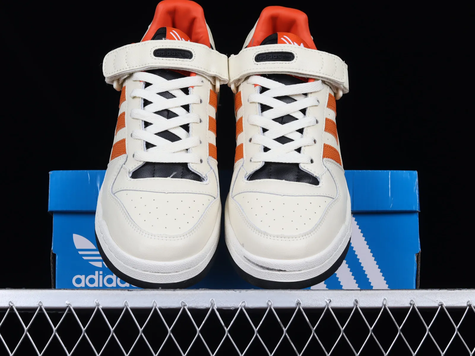 Adidas Forum 84 Low Cloud White Orange Core Black HR0460