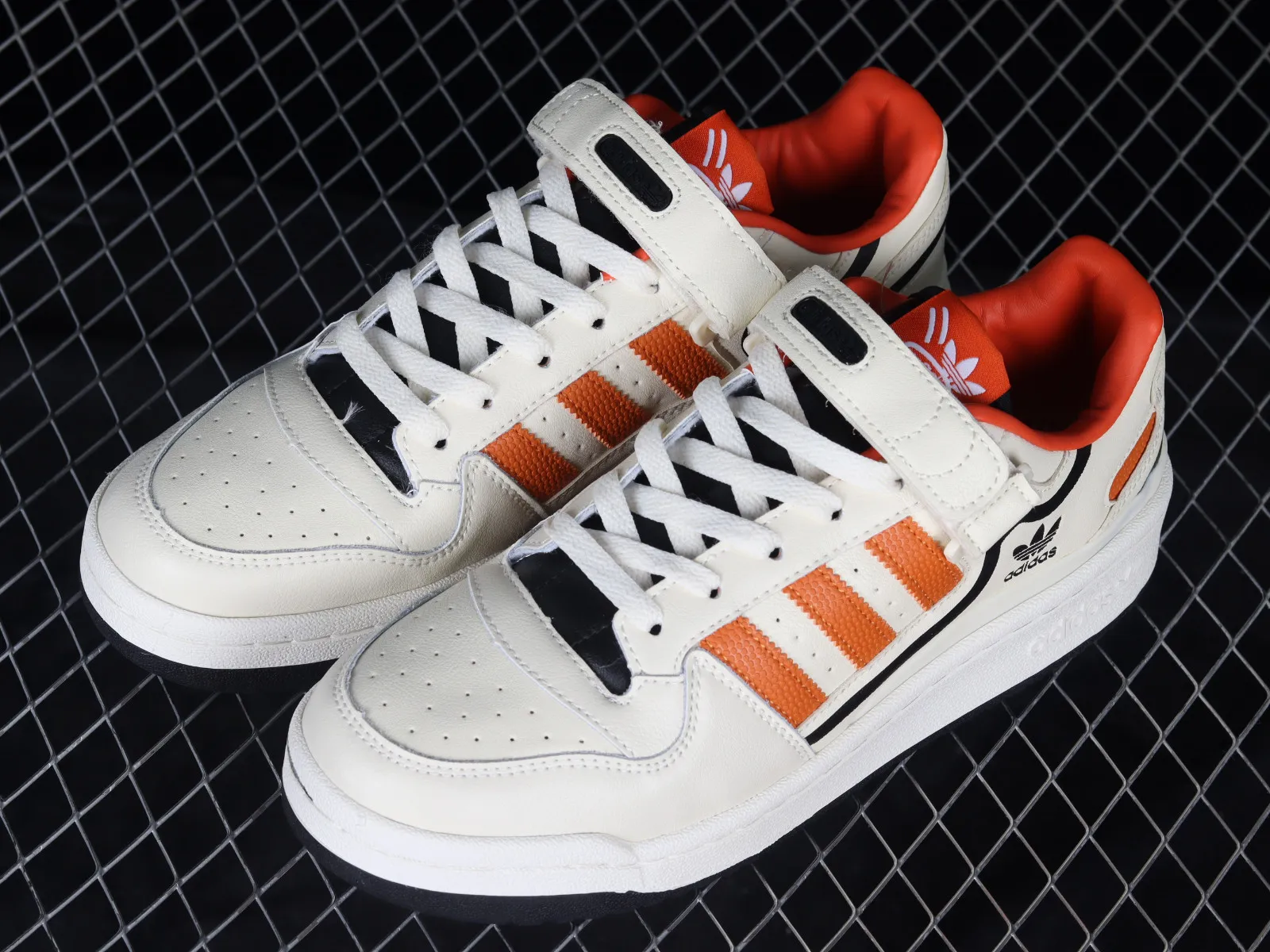 Adidas Forum 84 Low Cloud White Orange Core Black HR0460