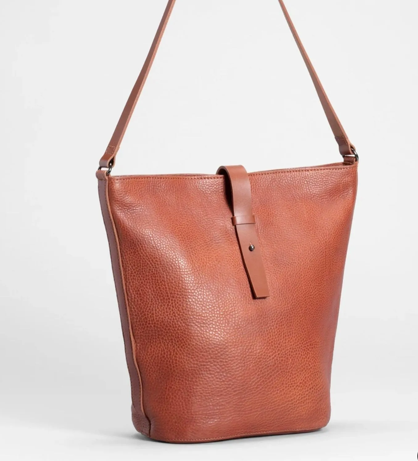 FAI Bucket Bag Tan