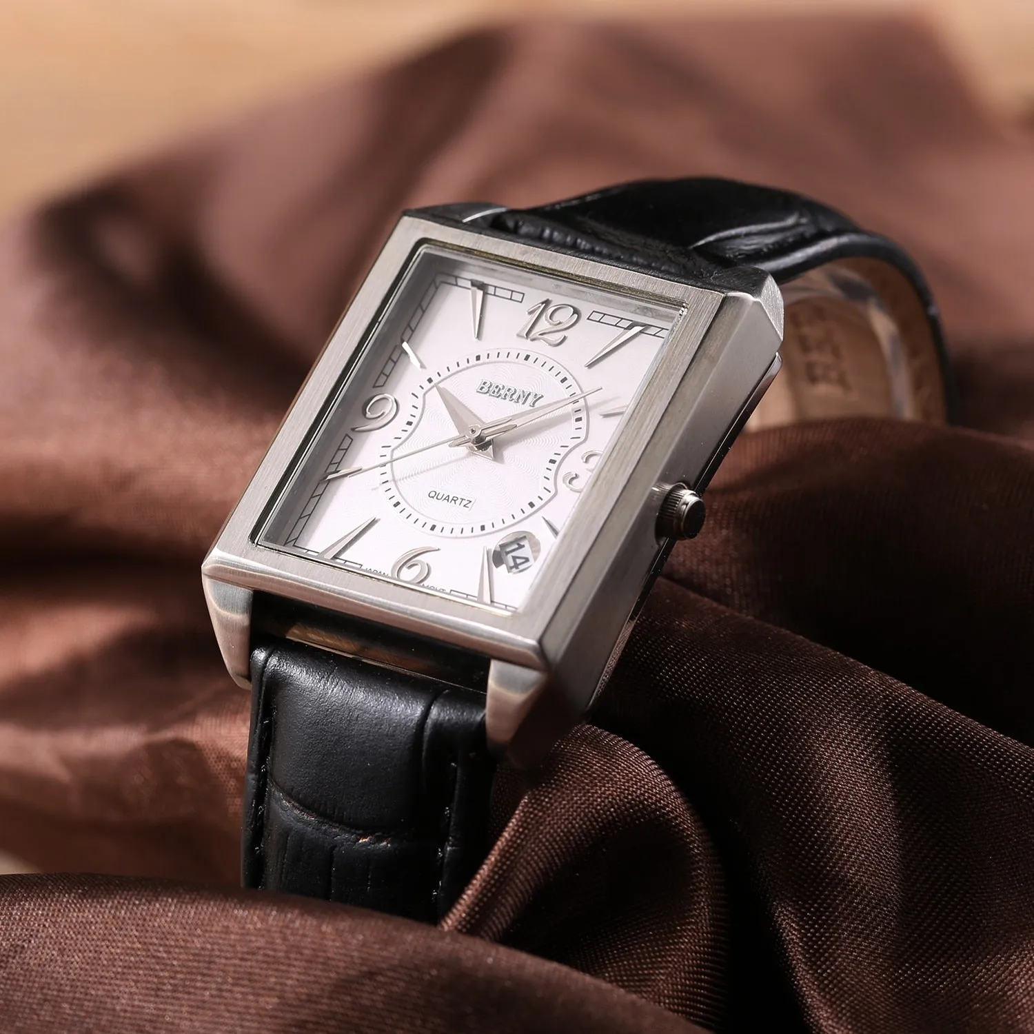 Men's Stainless Steel Quartz Movement Business Casual Wristwatch