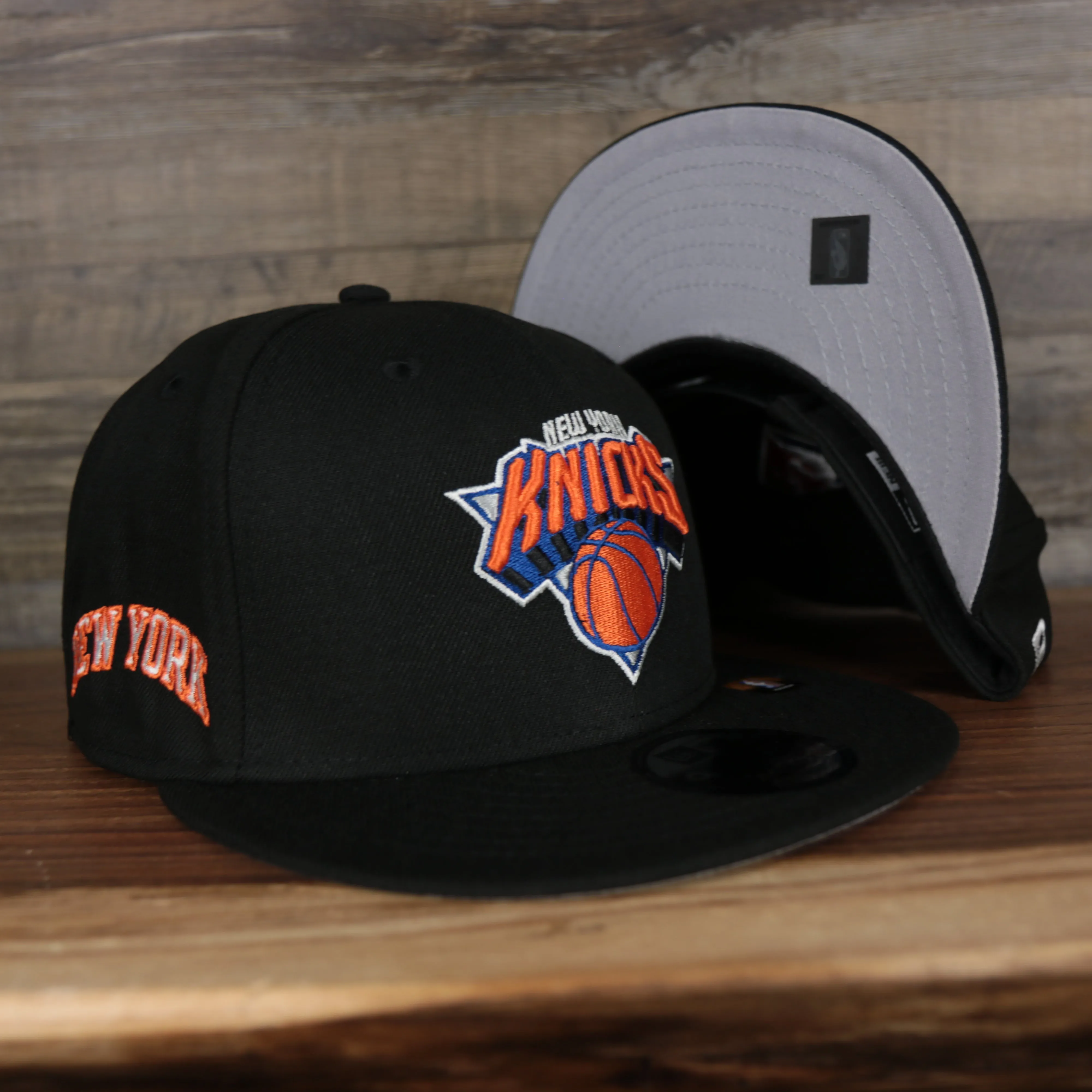 New York Knicks 2021 City Edition Vintage Grey Bottom 9Fifty Snapback | Black