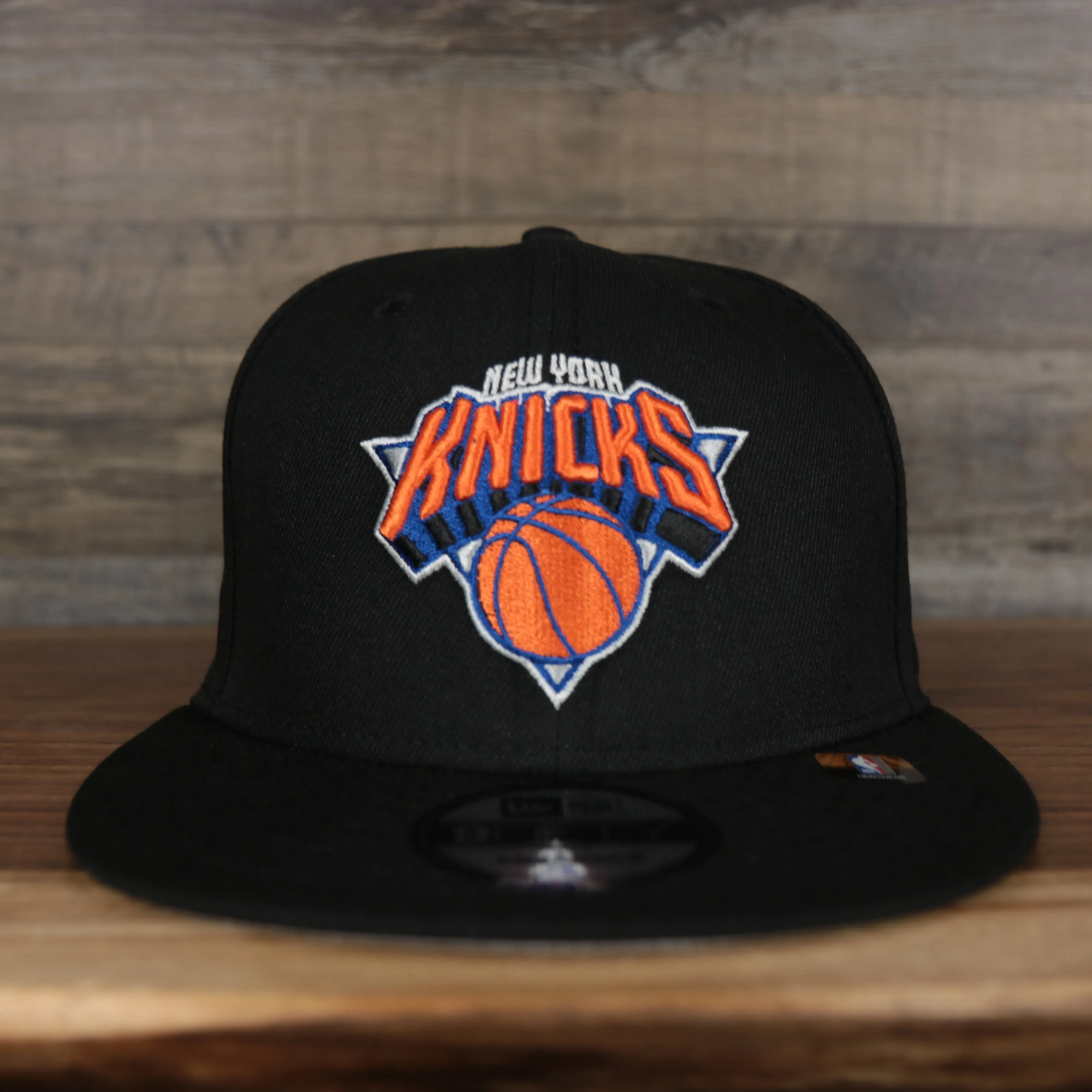 New York Knicks 2021 City Edition Vintage Grey Bottom 9Fifty Snapback | Black