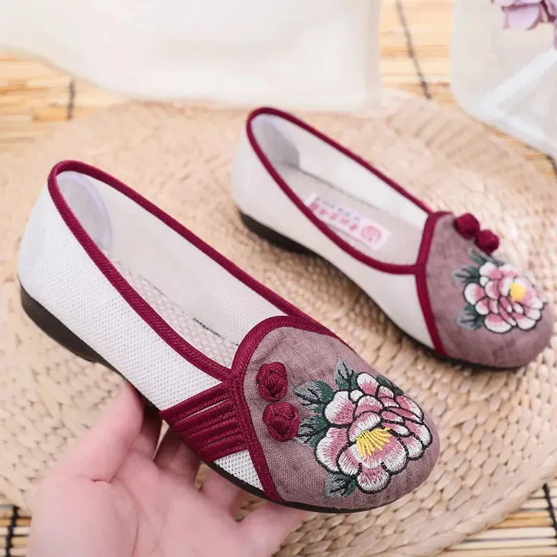 Women Cute Round Toe Floral Embroidery Slip on Loafers