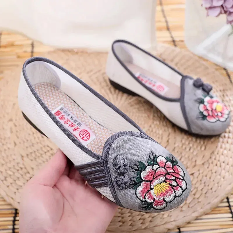 Women Cute Round Toe Floral Embroidery Slip on Loafers